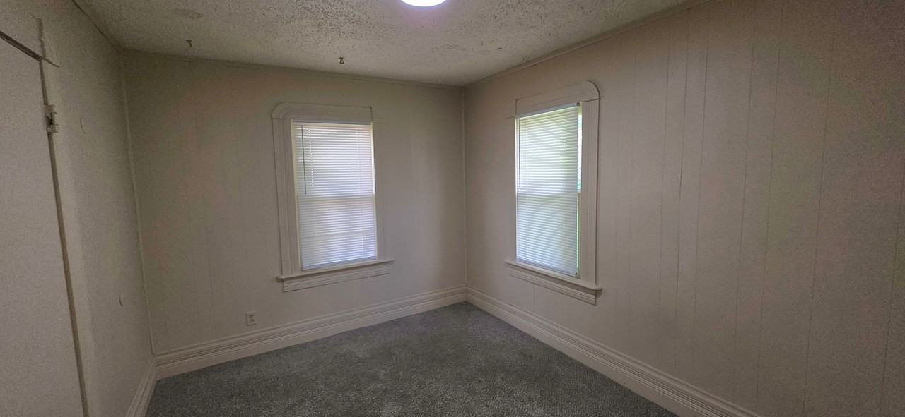 2226 N National Ave - Photo 4 of 7