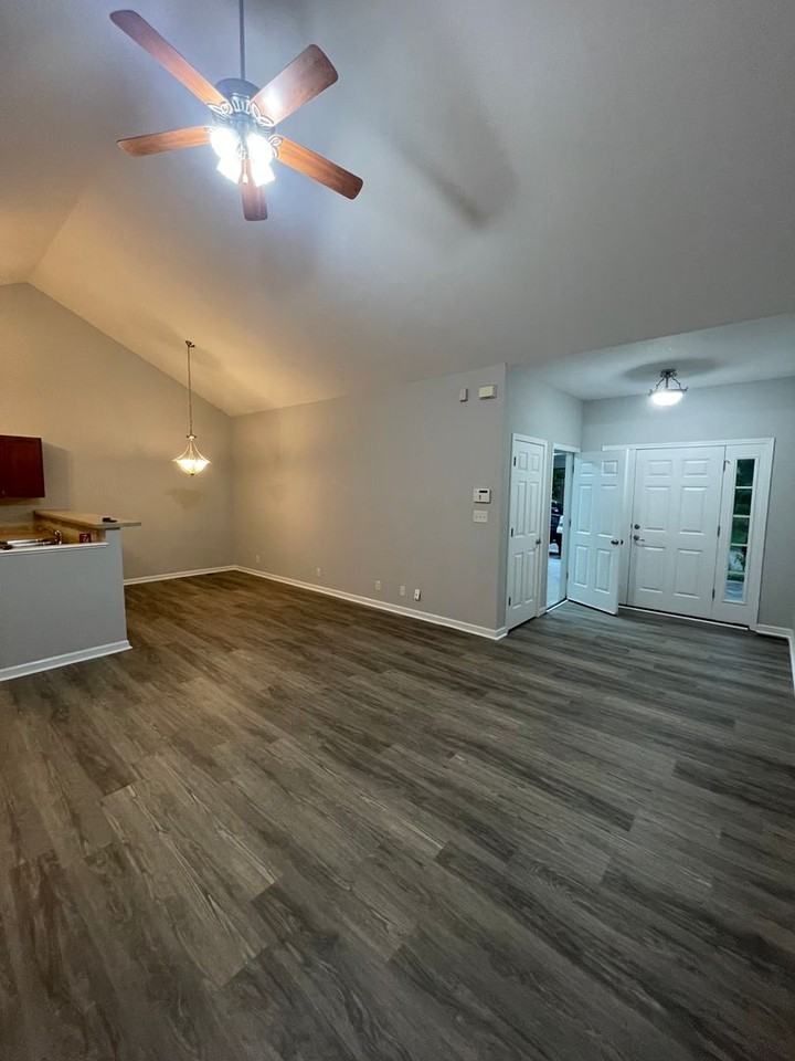 7920 Ellisville Ln - Photo 7 of 20