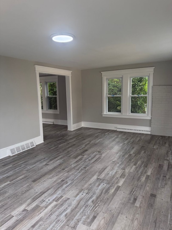 217 Abbey Ln - Photo 3 of 24