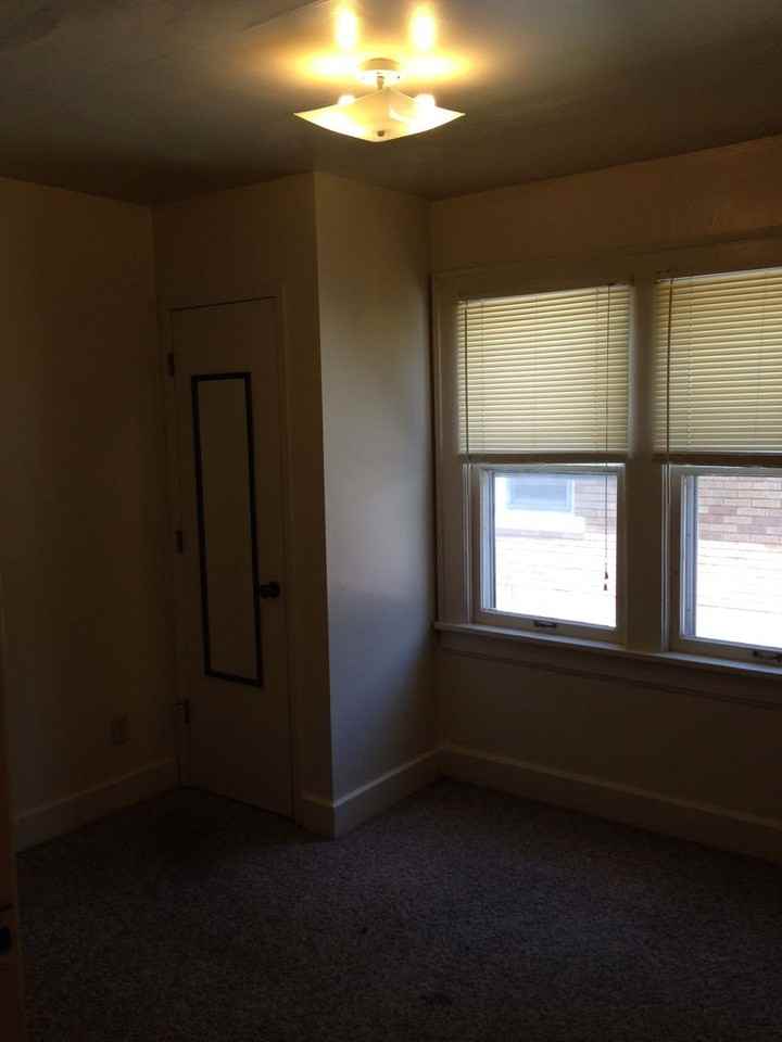 516 S Florence Ave - Photo 4 of 11