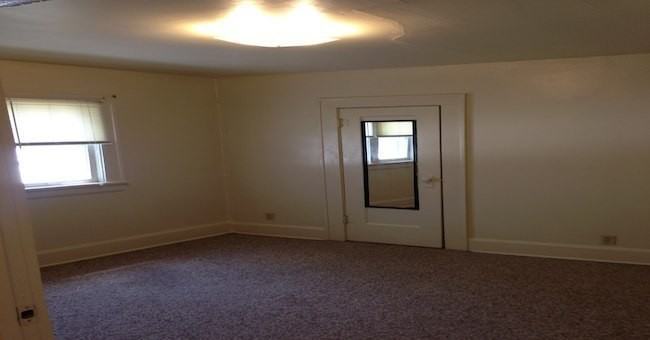 516 S Florence Ave - Photo 5 of 11