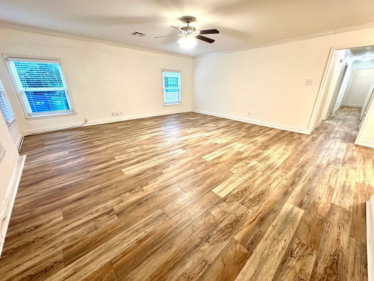 3916 Austin Ave - Photo 2 of 23