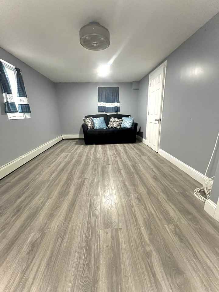 17 Crowell St #B - Photo 3 of 13