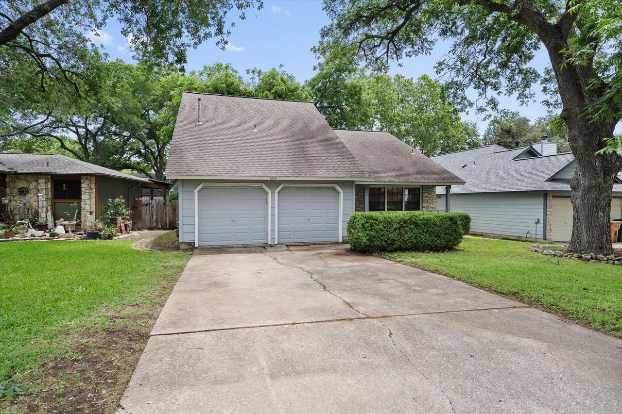 9901 Willers Way - Photo 2 of 33