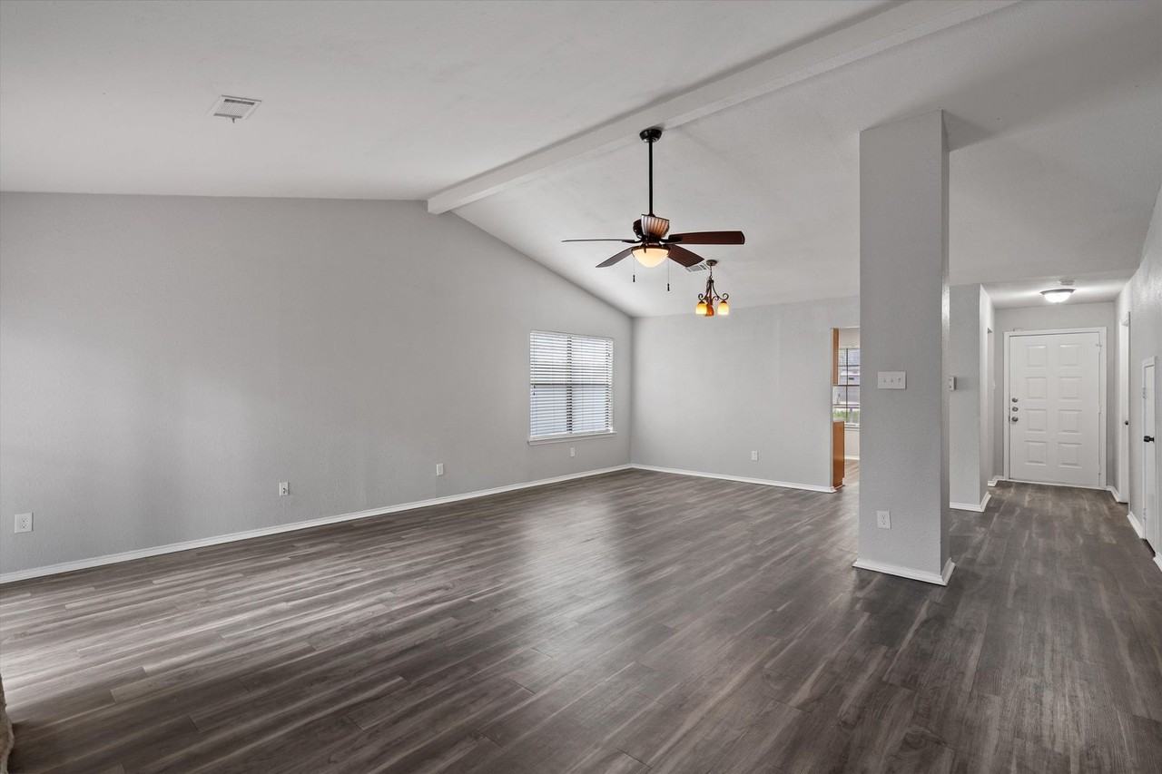9901 Willers Way - Photo 5 of 33