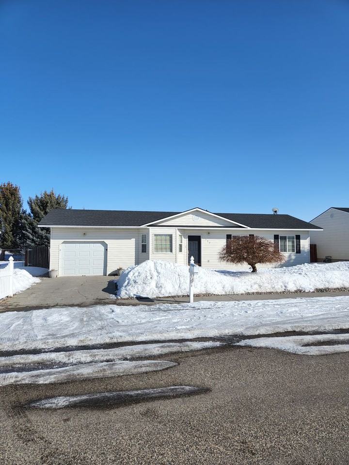 723 Laleene Dr - Photo 2 of 32