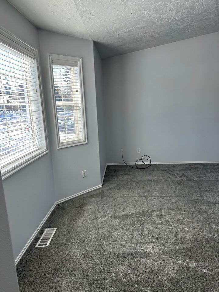 723 Laleene Dr - Photo 3 of 32