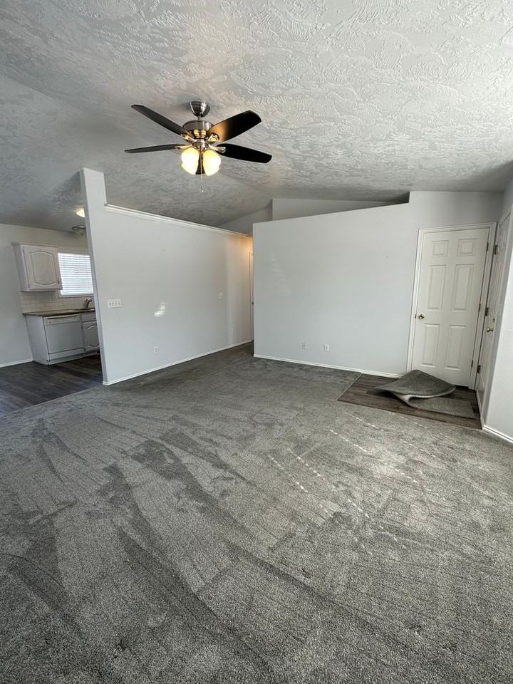 723 Laleene Dr - Photo 4 of 32