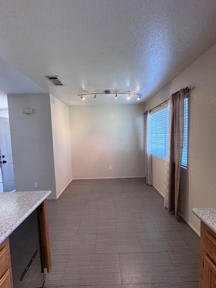 5341 Columbus Pl - Photo 3 of 19