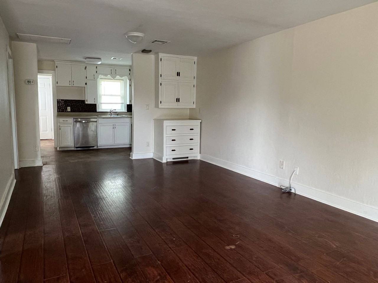 1601 Nw Bell Ave - Photo 2 of 7