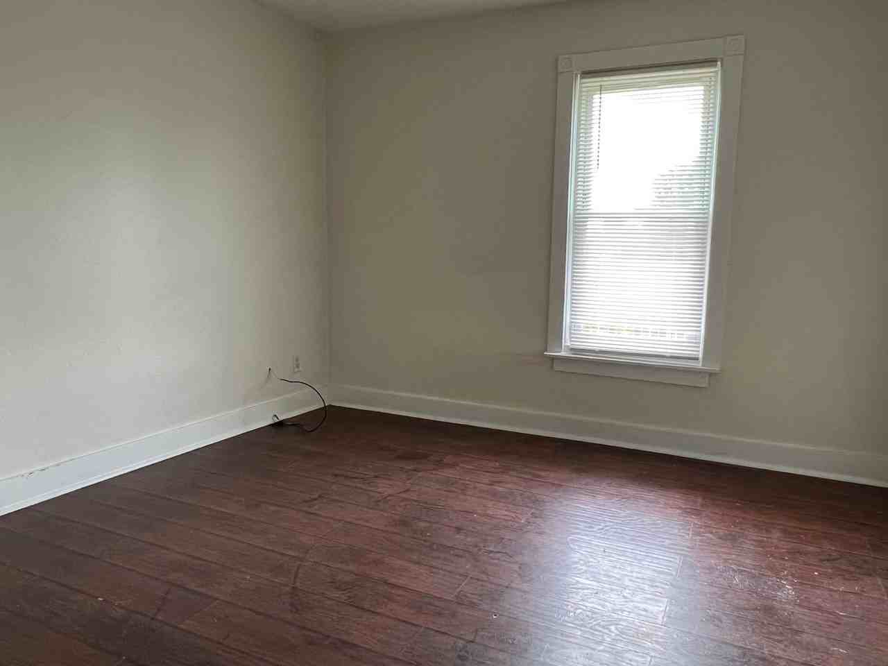 1601 Nw Bell Ave - Photo 5 of 7