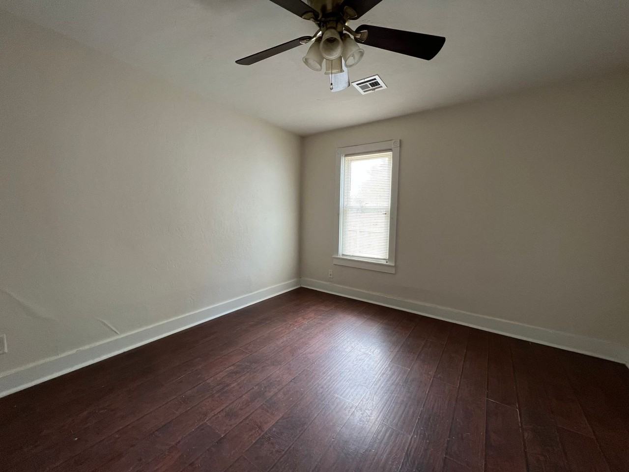 1601 Nw Bell Ave - Photo 7 of 7