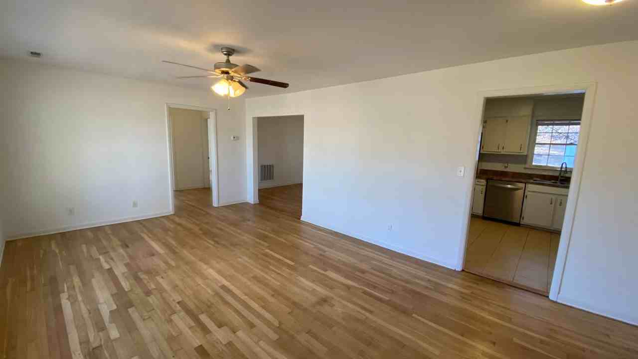 2517 Piney Branch Rd Nw - Photo 2 of 27