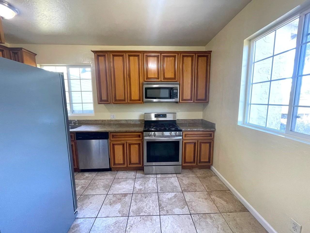 1823 Stuart St - Photo 2 of 10