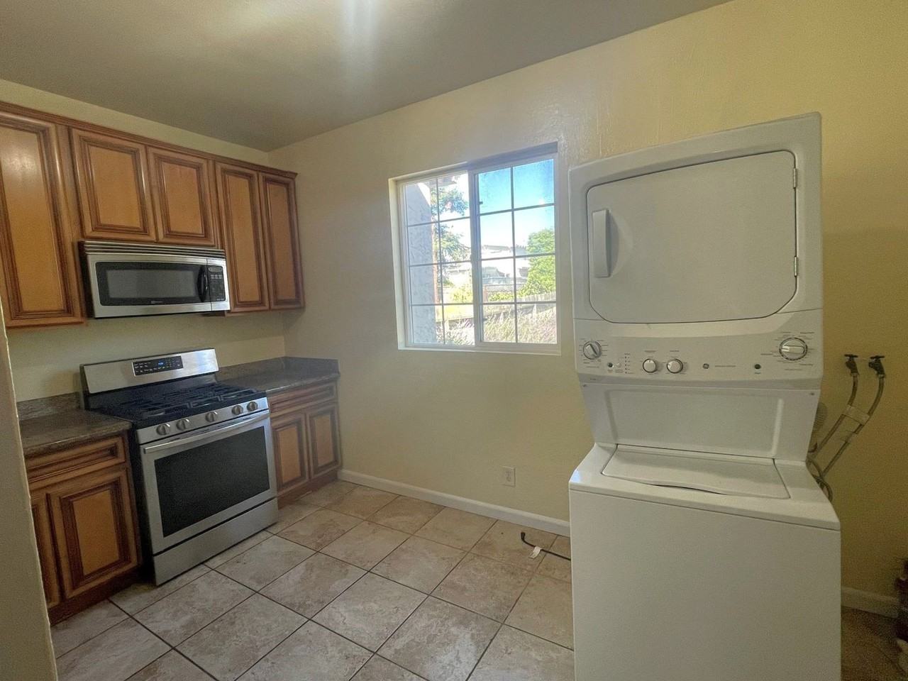 1823 Stuart St - Photo 3 of 10