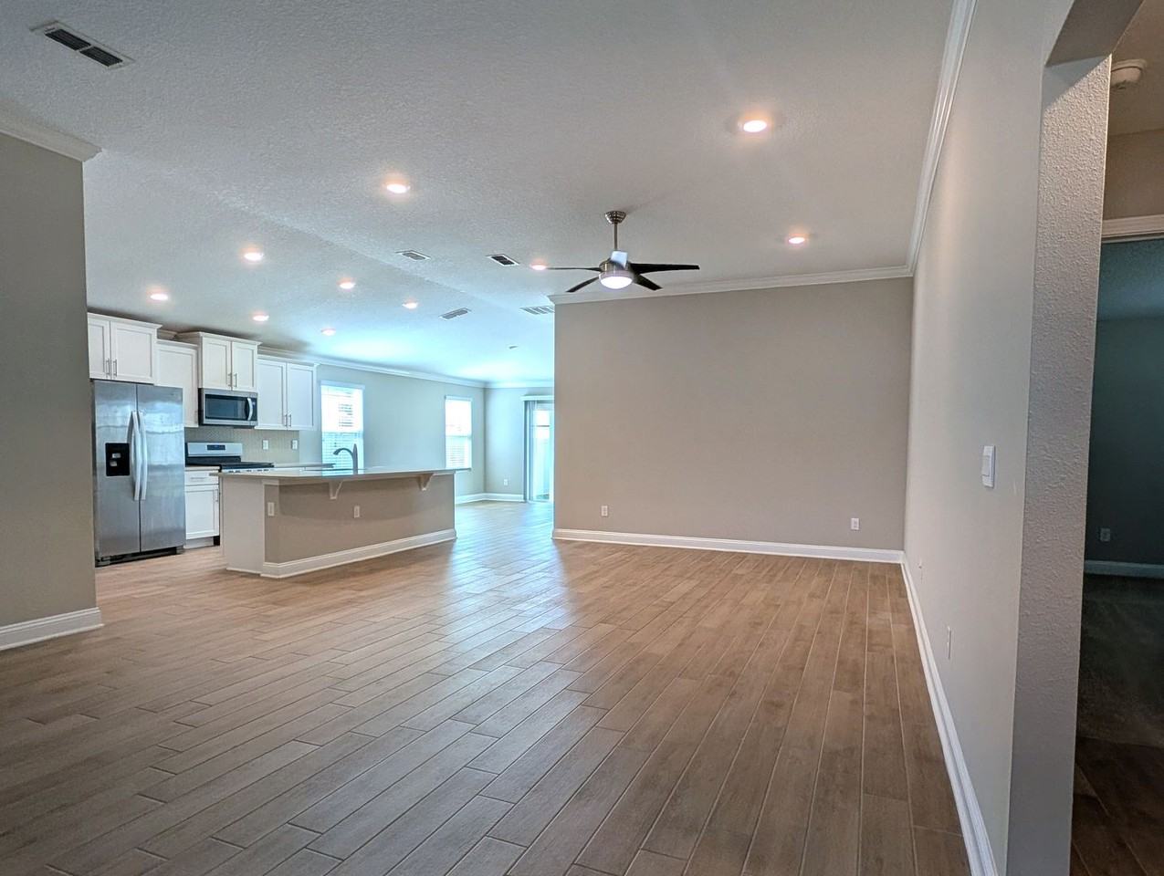 768 Narvarez Ave - Photo 4 of 36