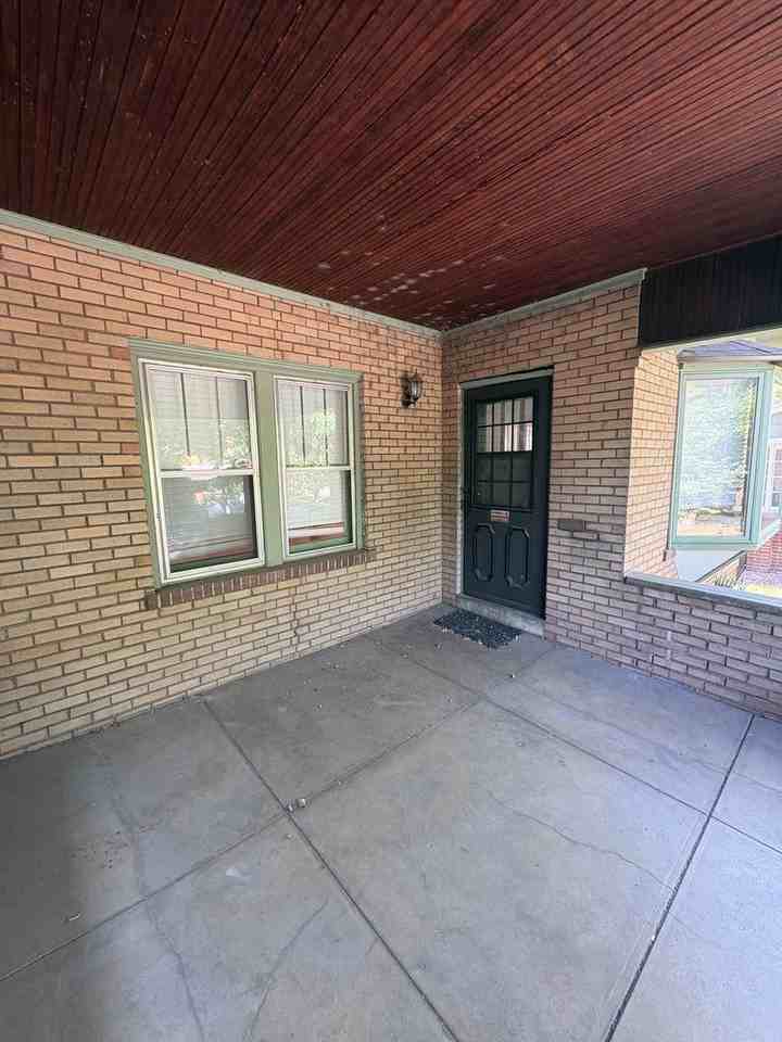 678 S Corona St - Photo 3 of 20