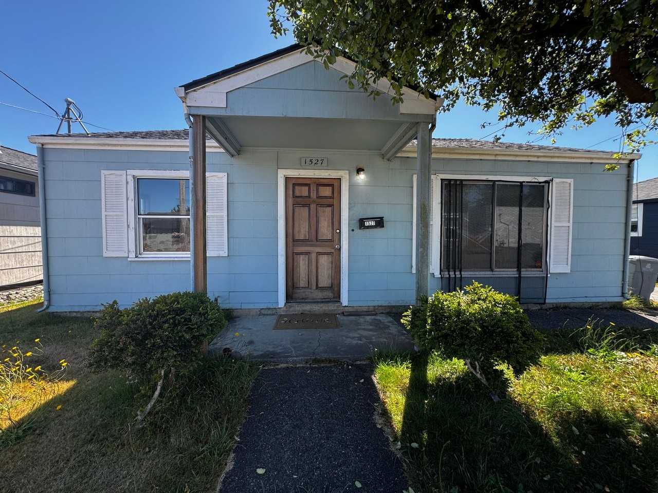 1527 Santa Clara St