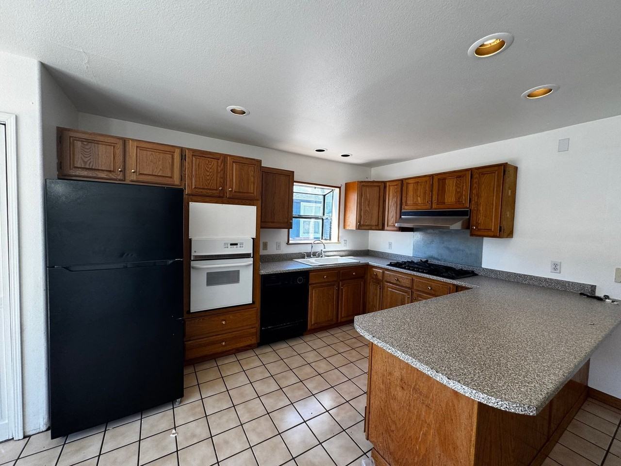 1527 Santa Clara St - Photo 6 of 13