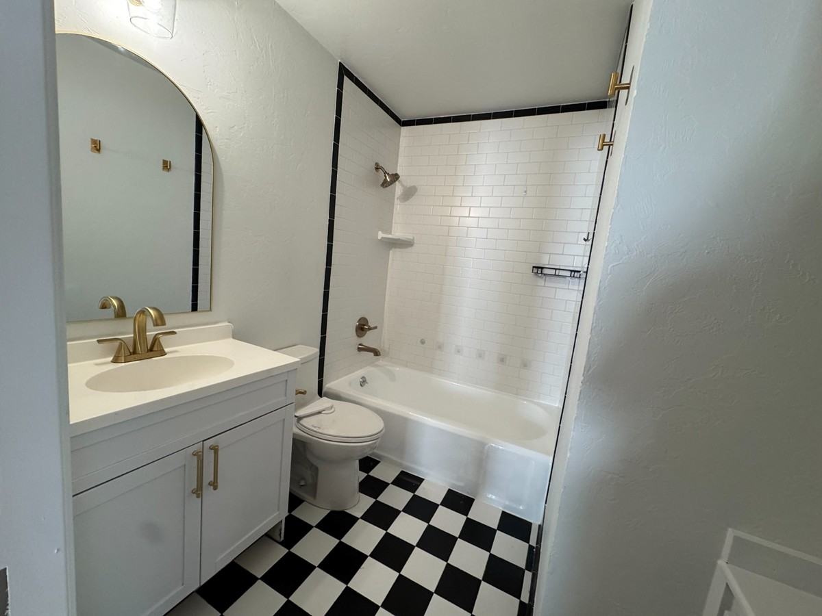 1119 W Eufaula St #1 - Photo 7 of 14