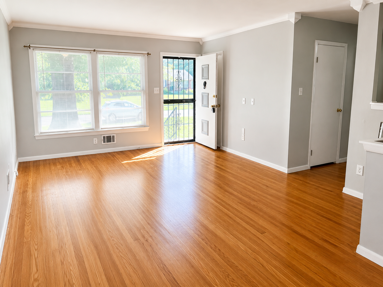 6207 Middlerose Cir - Photo 2 of 14