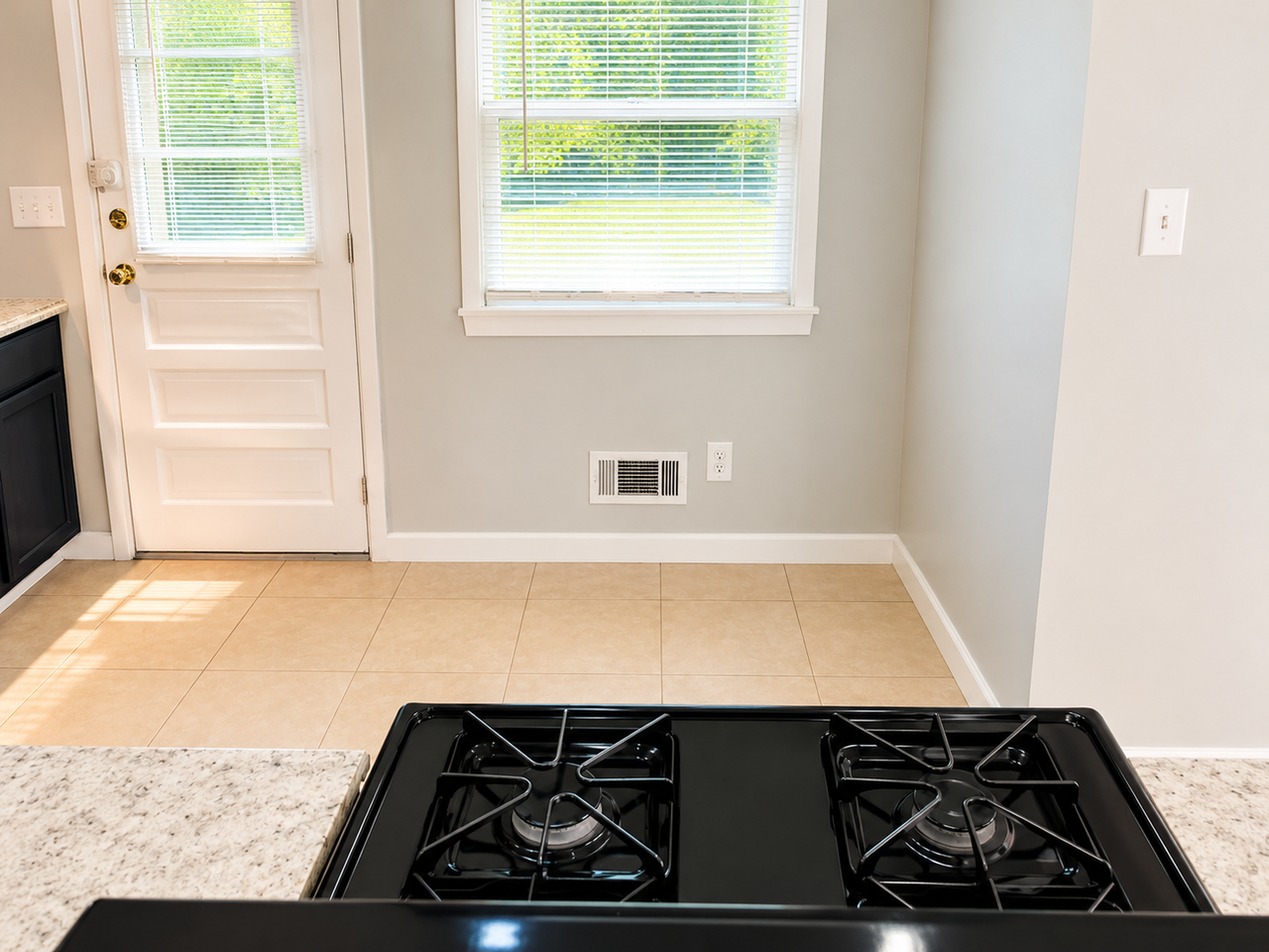 6207 Middlerose Cir - Photo 4 of 14