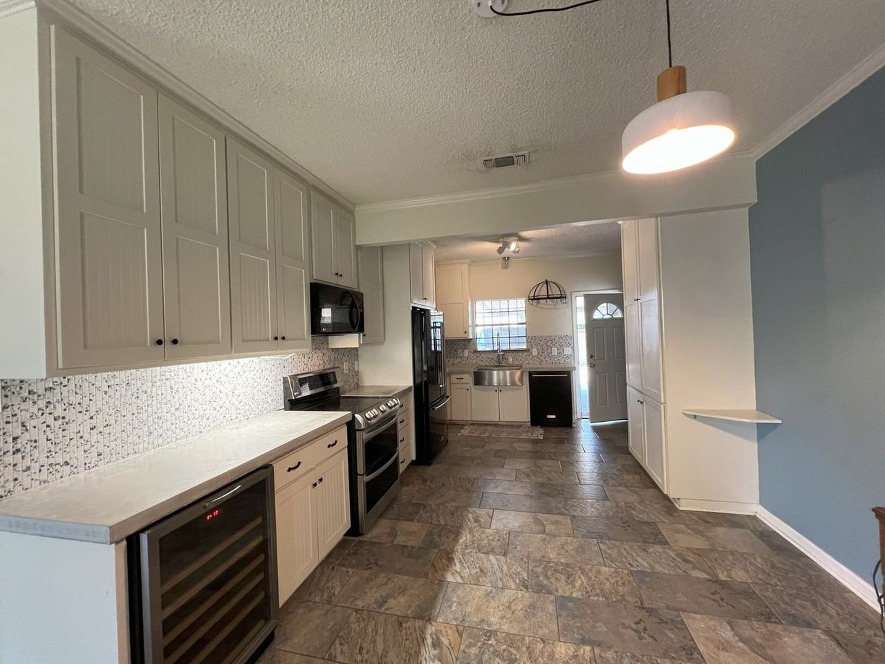 268 Steele Blvd - Photo 3 of 14