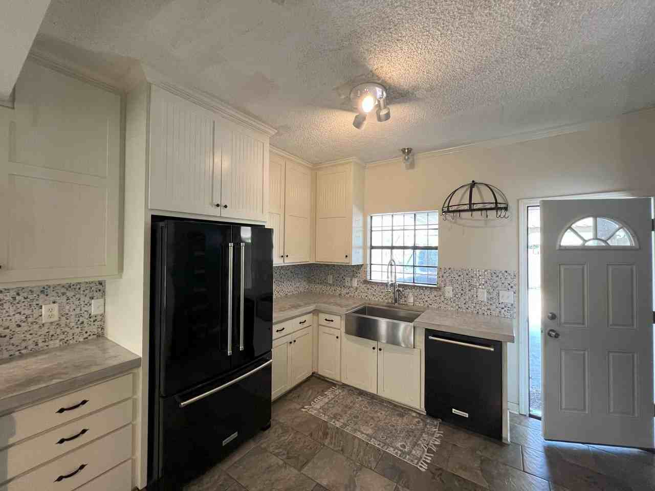 268 Steele Blvd - Photo 4 of 14