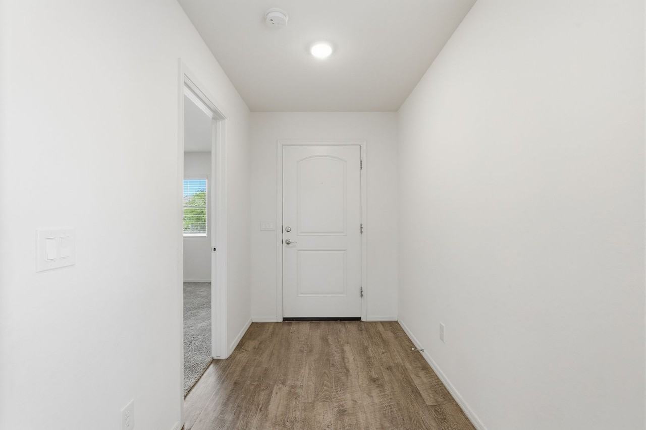 1552 E Demain Dr - Photo 5 of 34