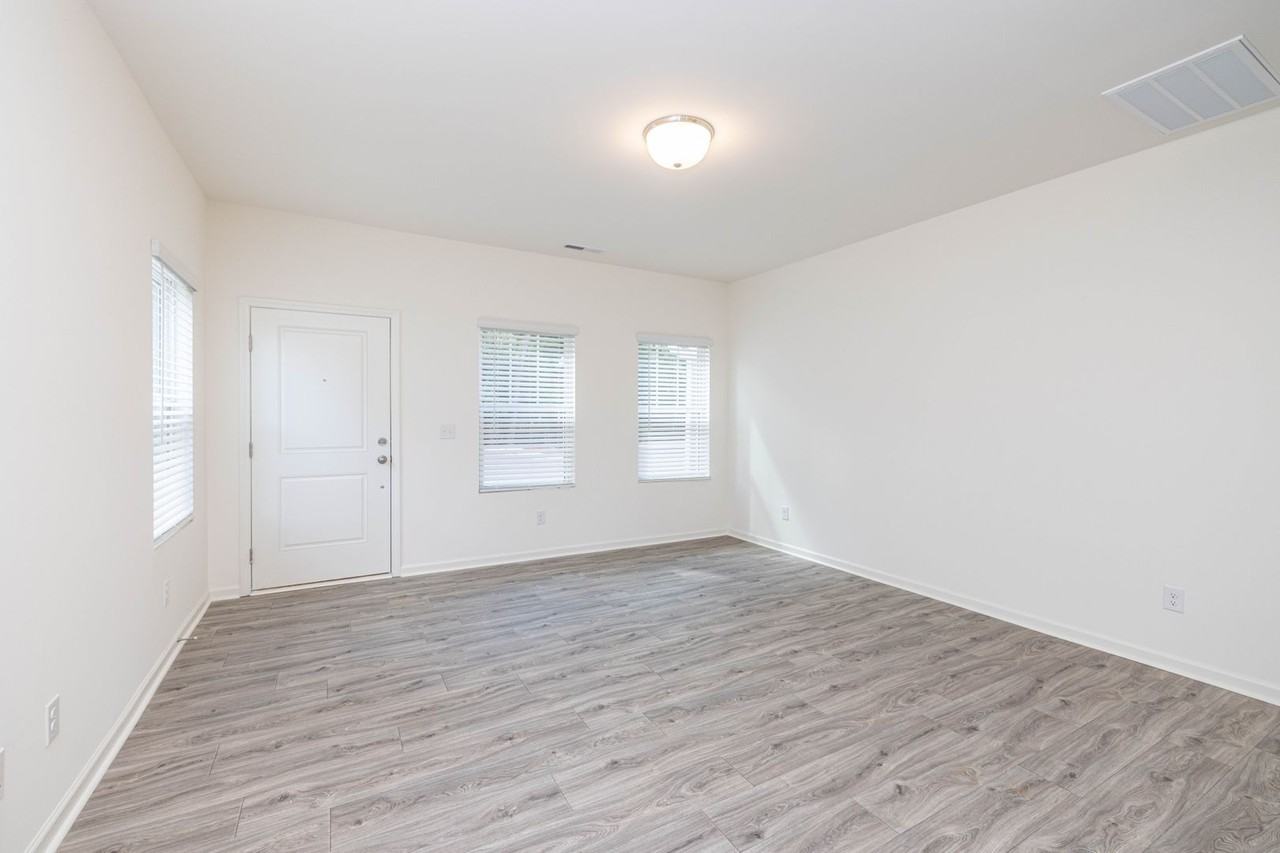 436 Kinnerton Pl - Photo 2 of 25