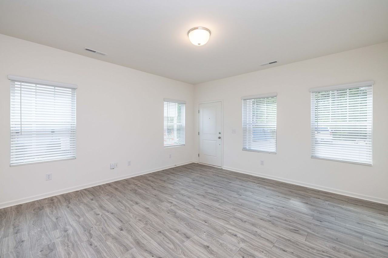 436 Kinnerton Pl - Photo 4 of 25