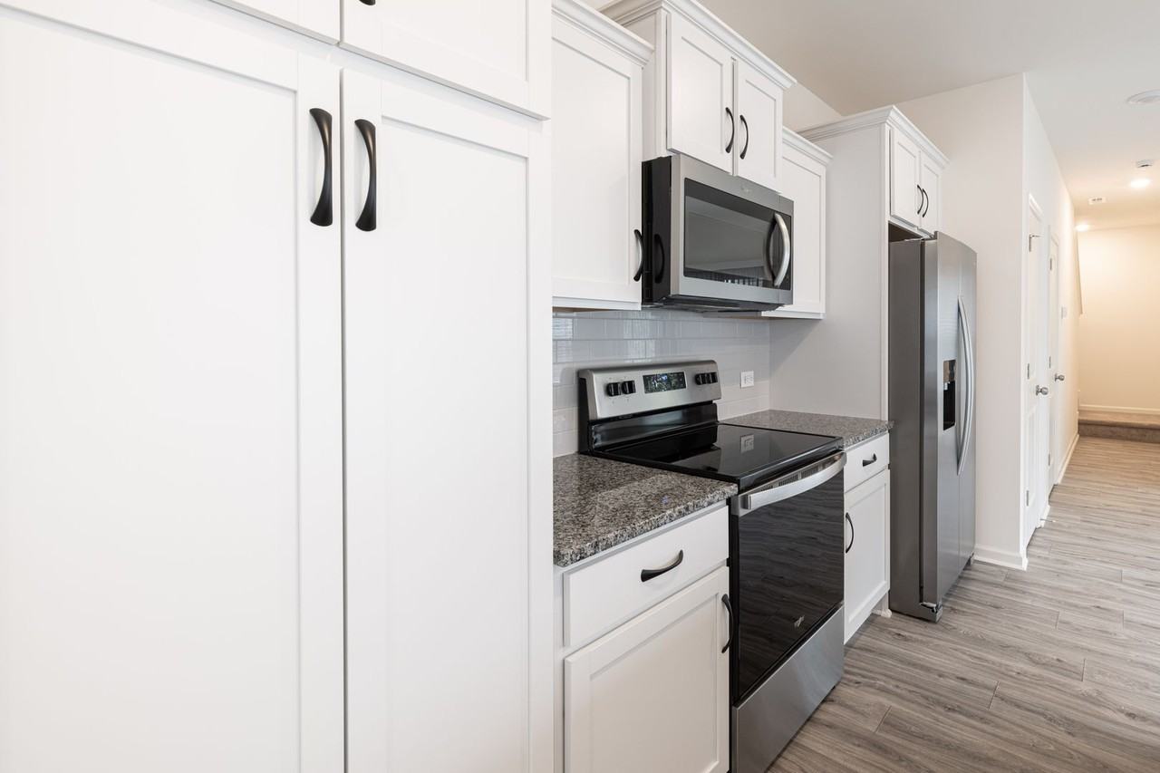 436 Kinnerton Pl - Photo 7 of 25