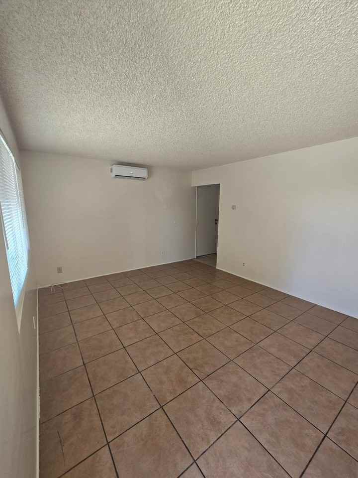461 N Franklin St - Photo 6 of 21