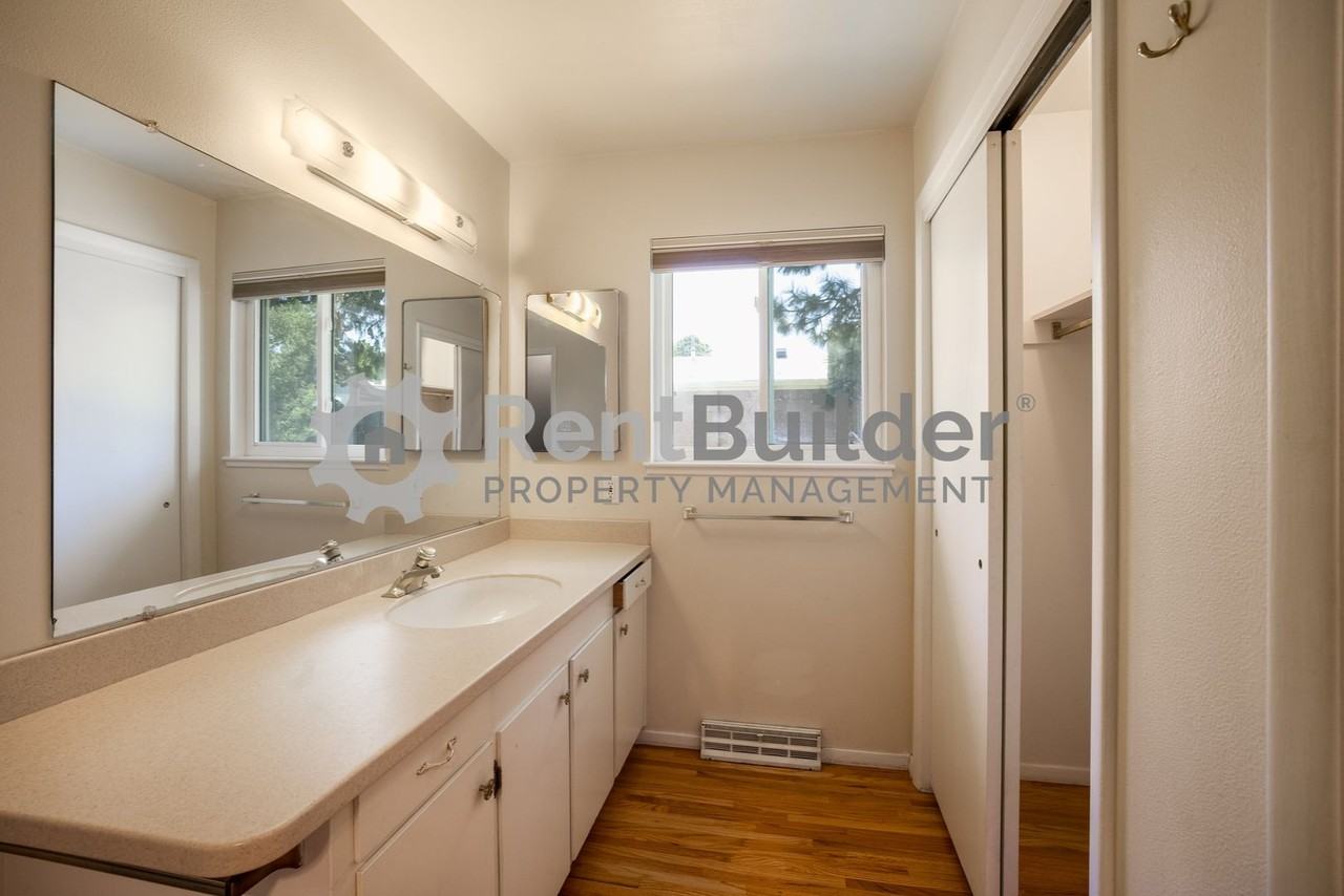 6504 Loftus Ave Ne - Photo 4 of 23