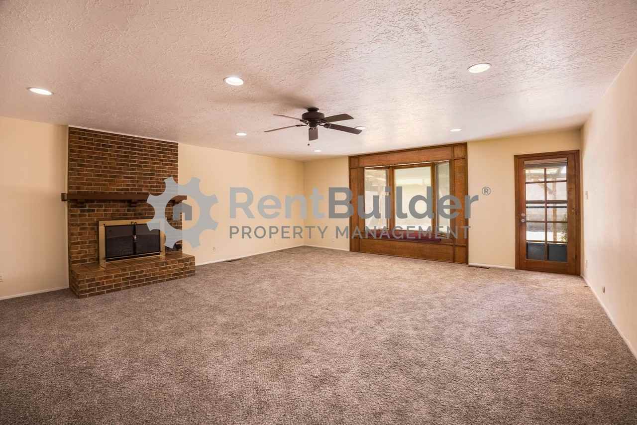 6504 Loftus Ave Ne - Photo 5 of 23