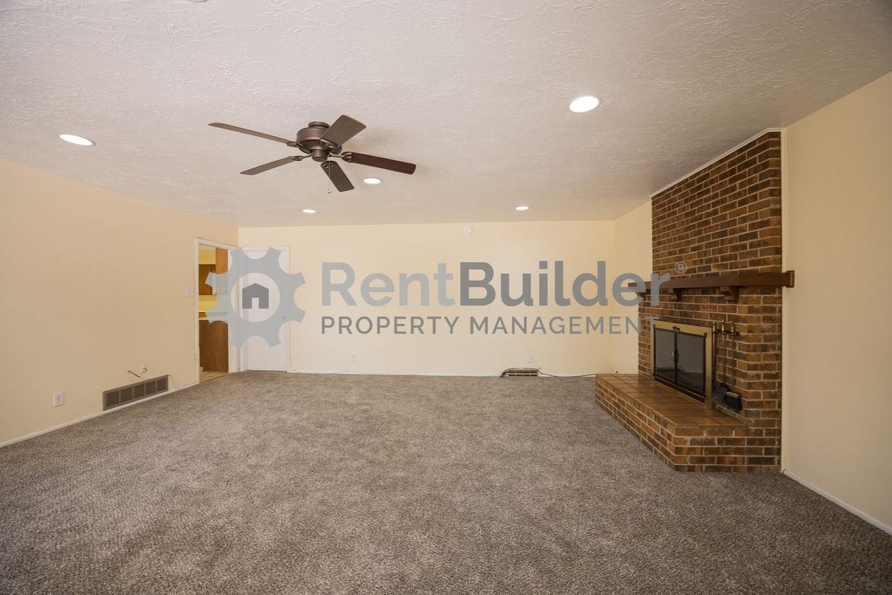6504 Loftus Ave Ne - Photo 6 of 23