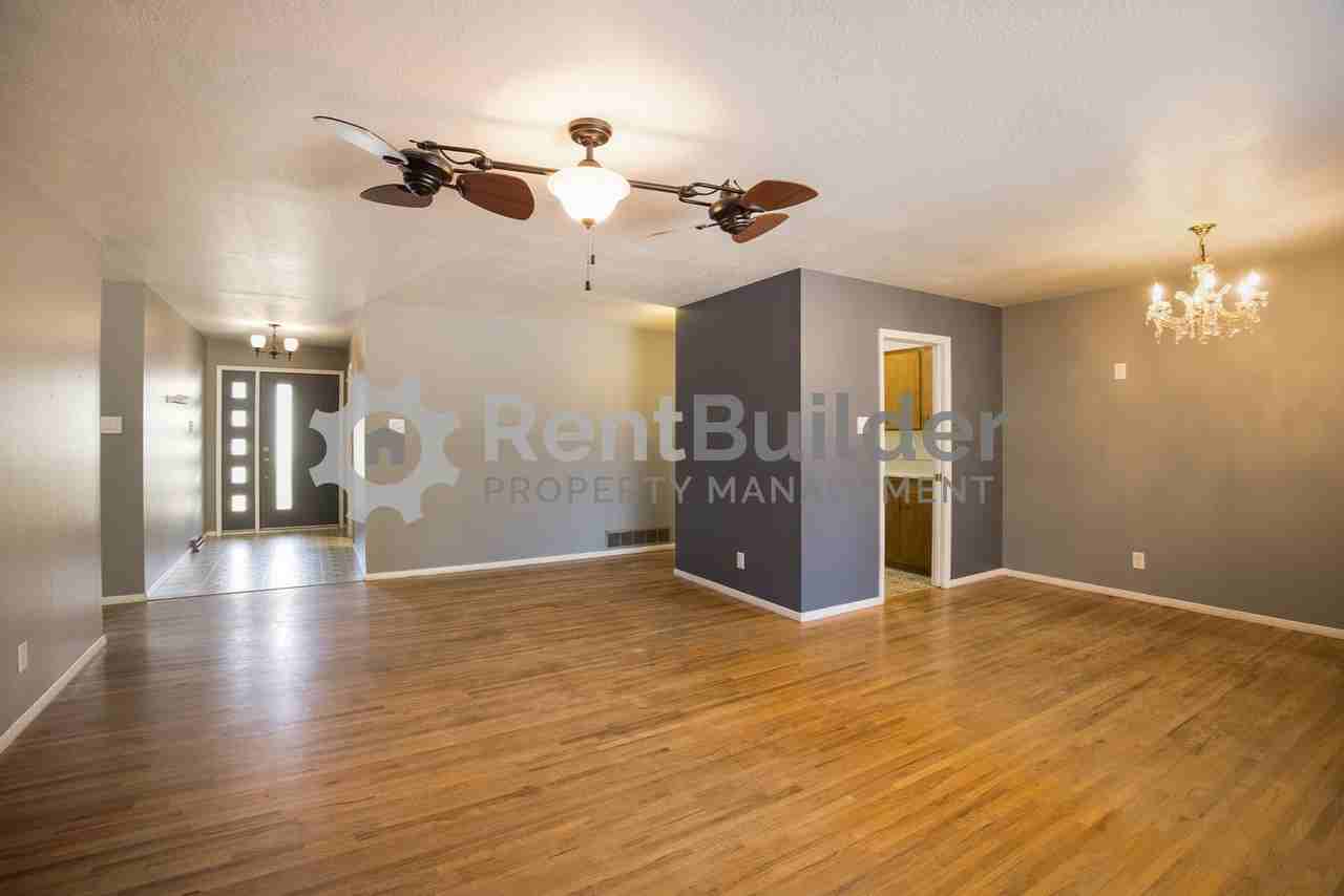 6504 Loftus Ave Ne - Photo 4 of 23