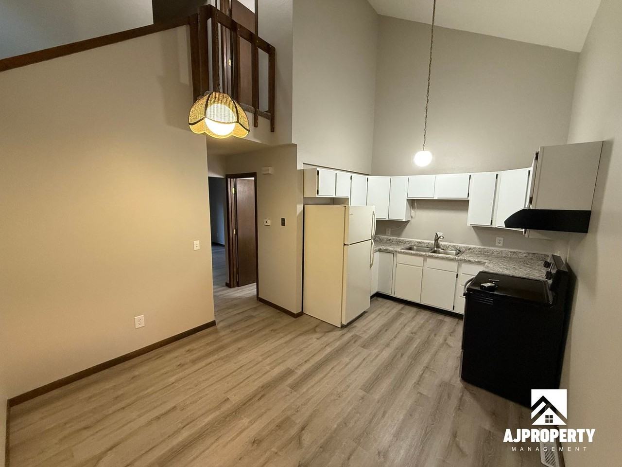 516 N Cliff Ave - Photo 3 of 17