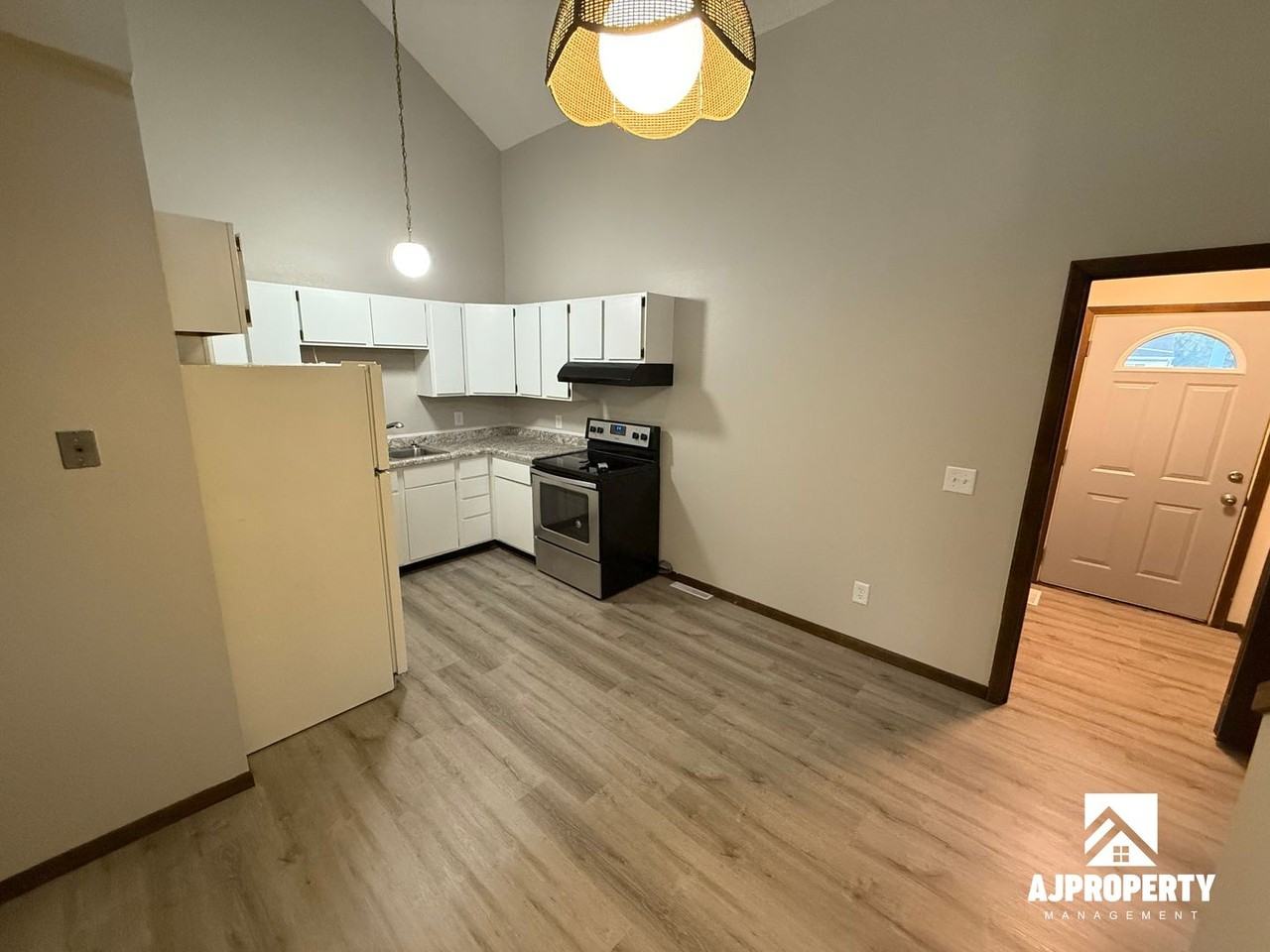 516 N Cliff Ave - Photo 4 of 17
