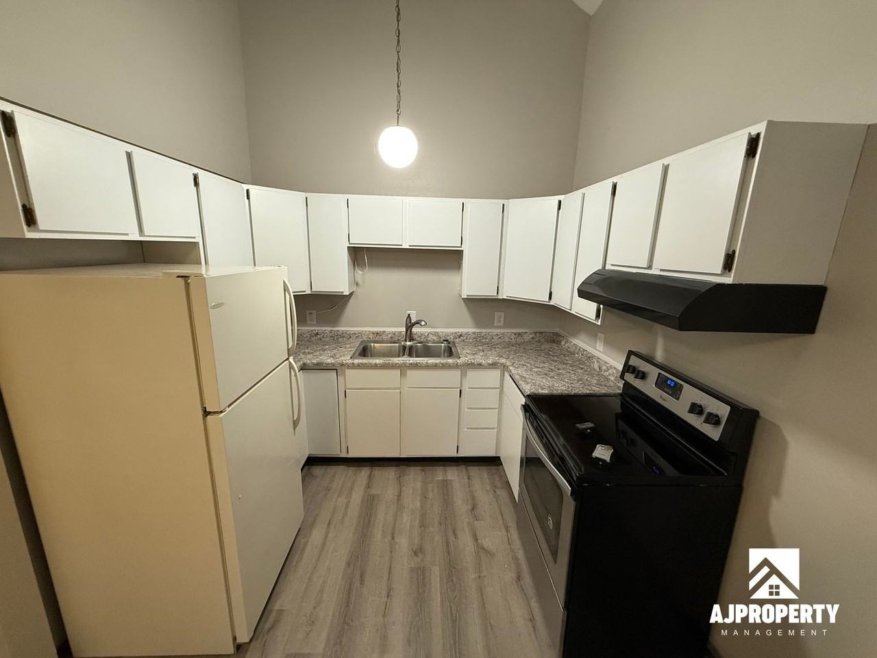 516 N Cliff Ave - Photo 5 of 17
