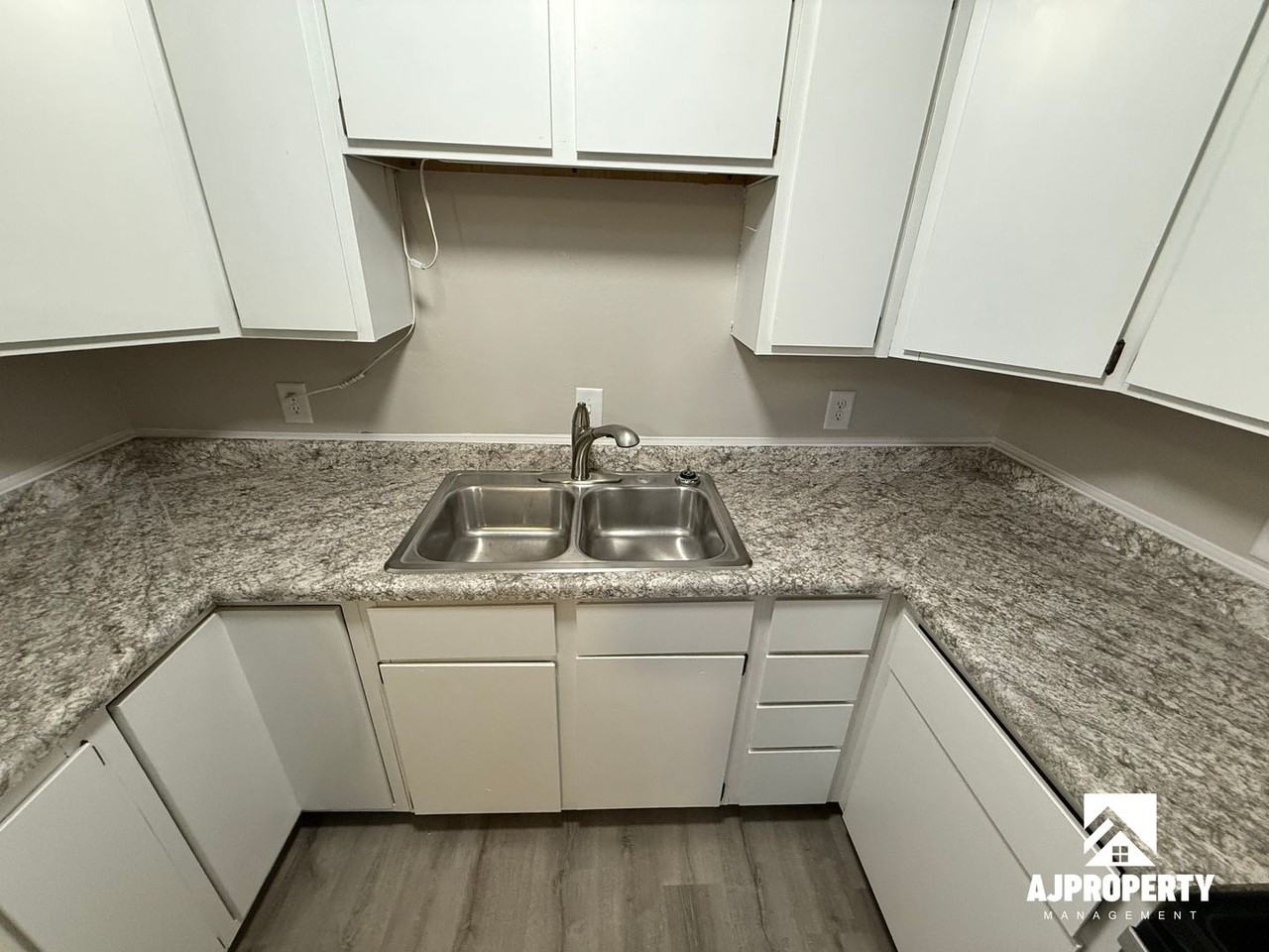 516 N Cliff Ave - Photo 6 of 17