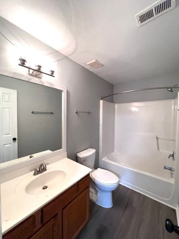 1950 Trailwood Heights Ln #303 - Photo 4 of 10