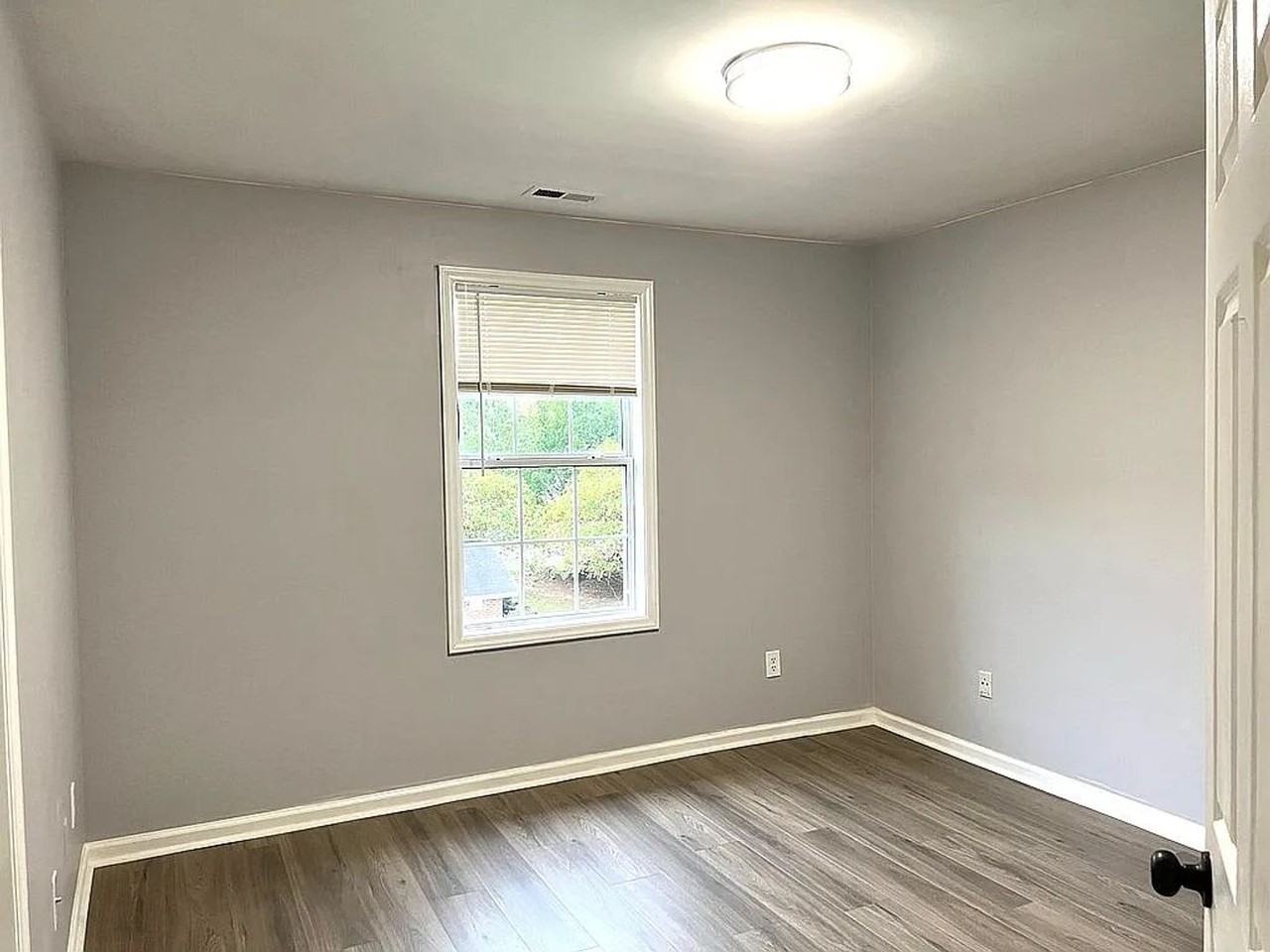 1950 Trailwood Heights Ln #303 - Photo 6 of 10