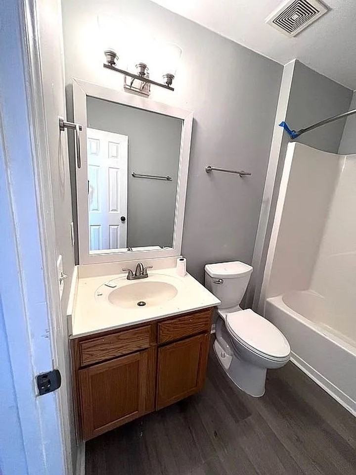 1950 Trailwood Heights Ln #303 - Photo 7 of 10