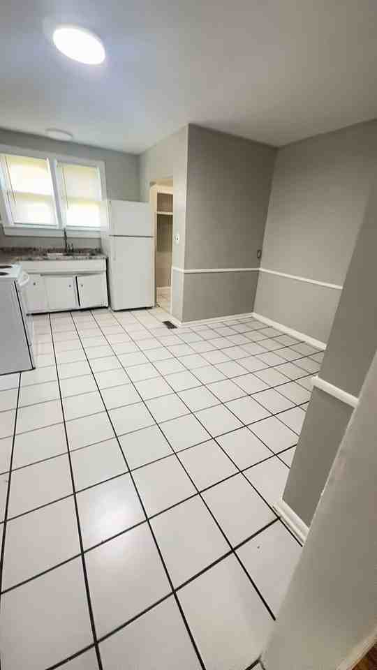 2918 S Vine St - Photo 2 of 6