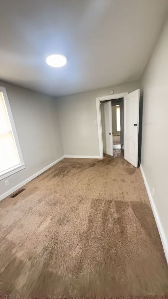 2918 S Vine St - Photo 3 of 6