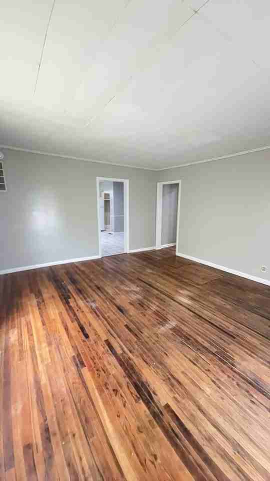 2918 S Vine St - Photo 6 of 6