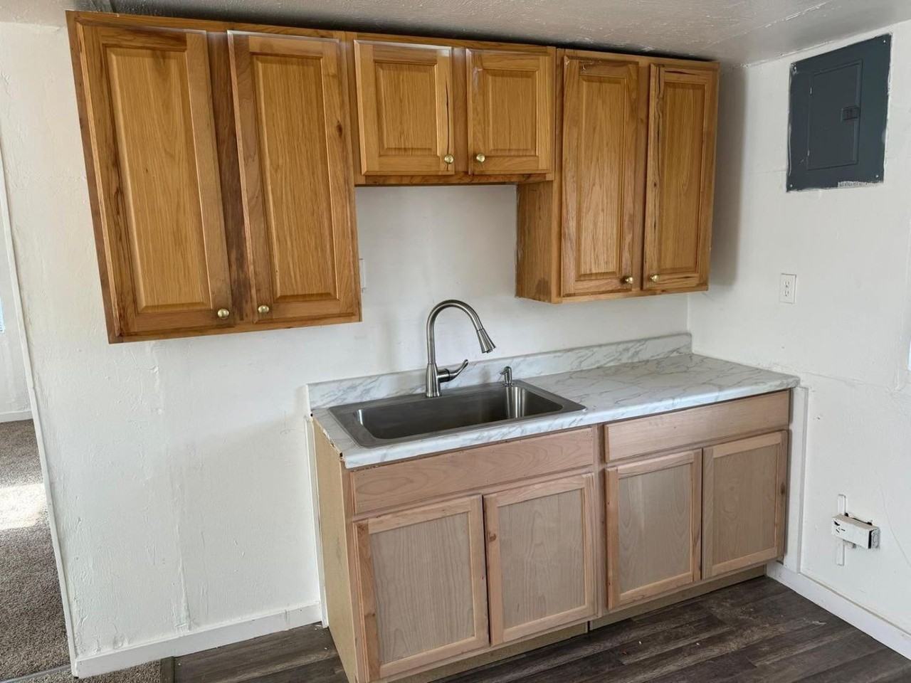 3008 Colgate St - Photo 4 of 8