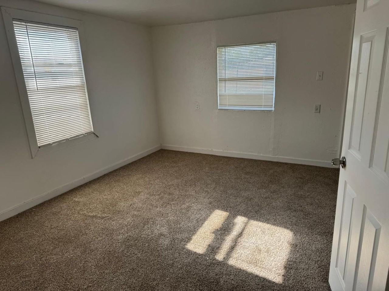 3008 Colgate St - Photo 5 of 8