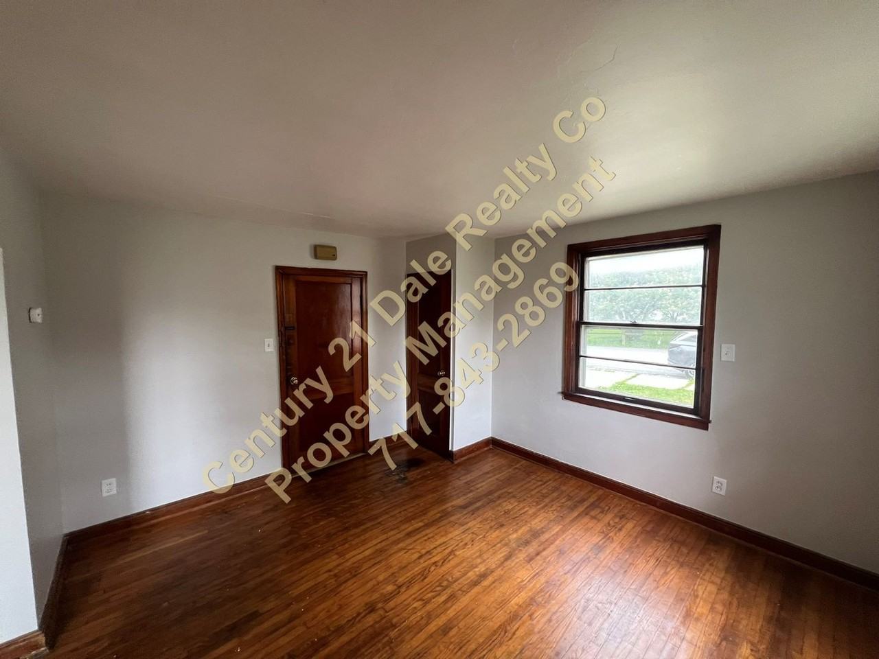 950 Penn Ave - Photo 3 of 10